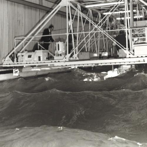 The wave machine in action during a test. © Valerie Moor.