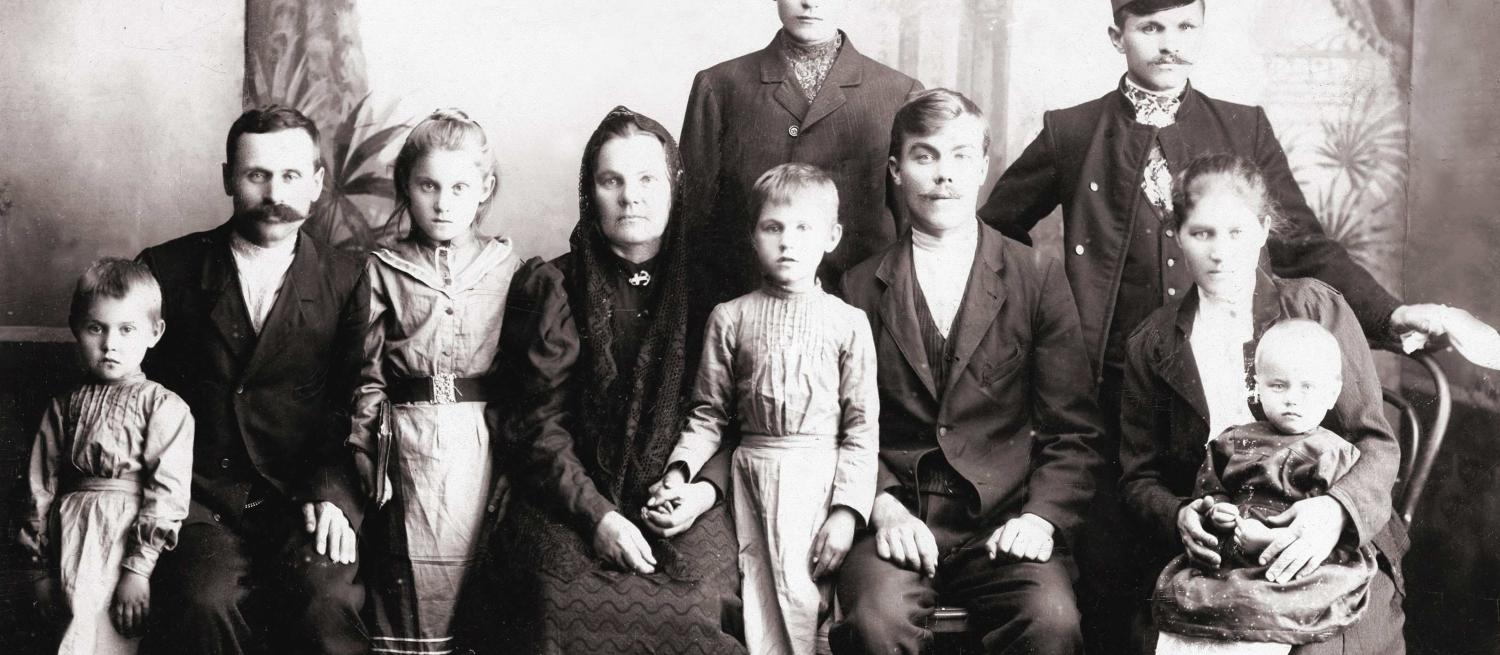 A black and white family portrait photograph showing a large family of cossacks in 1925