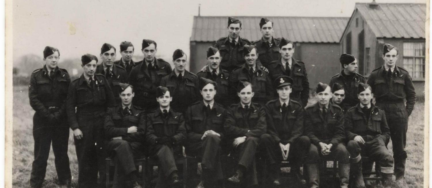 Flight engineers in dorset 1945