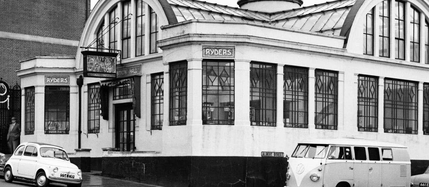 Ryder’s Floral Hall & offices, corner of Holywell Hill & Albert Street,1964