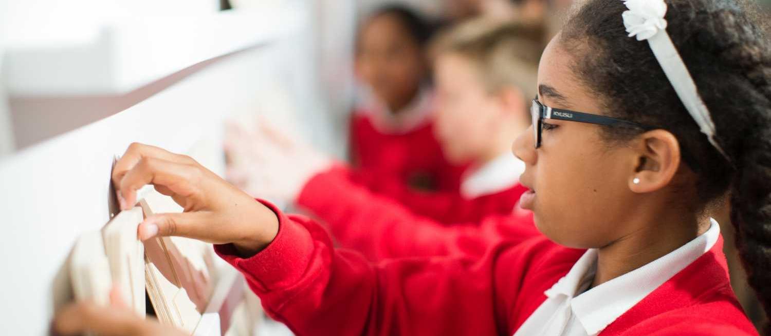 children working together