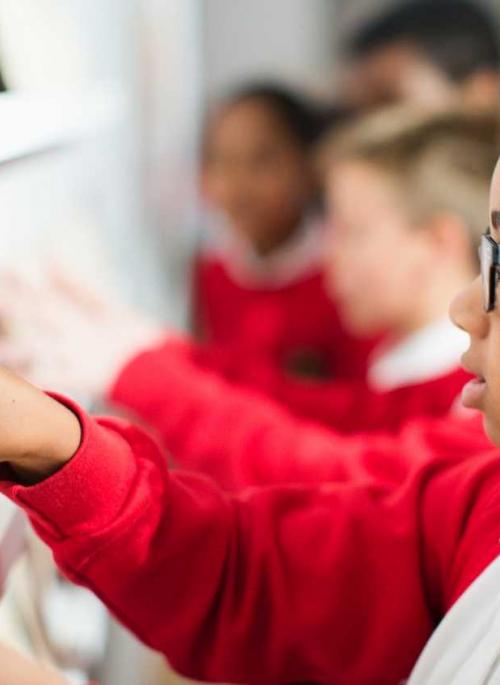 children working together