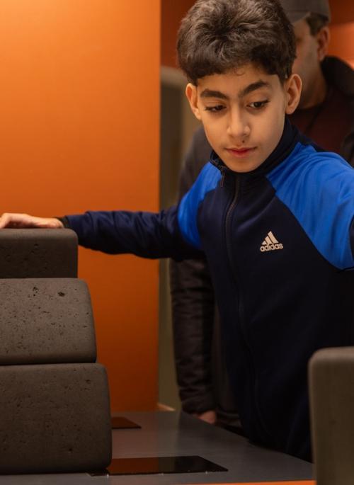 child building arch in museum